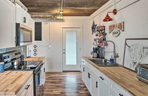 Franklin Cabaña | Pet Friendly 'Milk Barn Cottage' on 15 Acres!