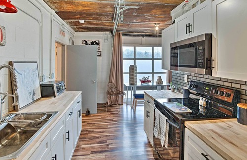 Franklin Cabaña | Pet Friendly 'Milk Barn Cottage' on 15 Acres!