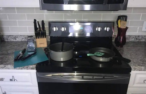 Oakford Park Apartamento | Pet friendly! Mins to airport, downtown, sports