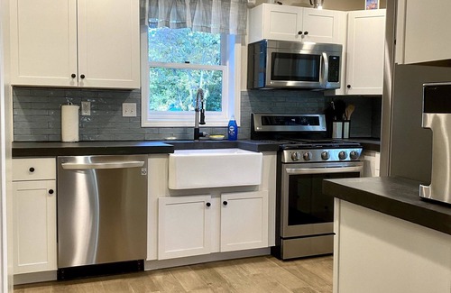 Sawyer Casa | Pet friendly! Minutes from Lake Michigan. 1hr 20 mins from Chicago