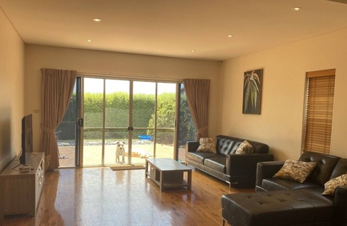 Port Lincoln Casa | Pet Friendly, Modern Townhouse With sea Views Looking Over Boston Bay