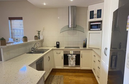 Port Lincoln Casa | Pet Friendly, Modern Townhouse With sea Views Looking Over Boston Bay