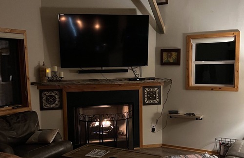 Newland Otro | Pet-Friendly Mountain Cabin w/ Fire Pits, Fence Yard and Covered Decks