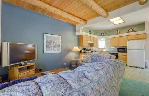 Amalia Casa | Pet-Friendly Mountain Cabin in Taos County!