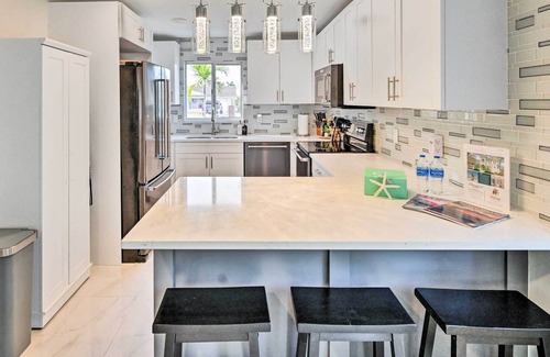 Isles of Capri Condominio | Pet-Friendly Naples Condo Near Marco Island Beach!