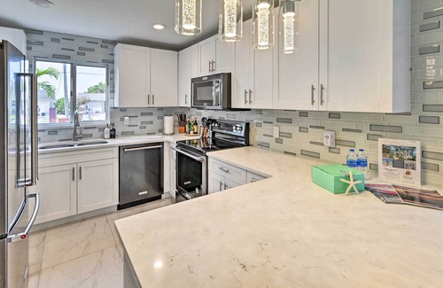 Isles of Capri Condominio | Pet-Friendly Naples Condo Near Marco Island Beach!
