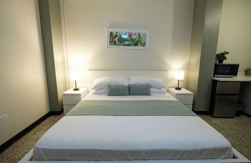 Miramar Apartamento | Pet Friendly | Near The Beach | Free Parking | Air Conditioner