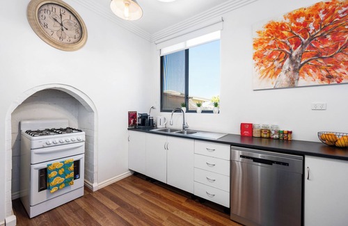 South Boulder Casa | Pet Friendly ~Netflix ~10min Airport ~ BBQ+Dining