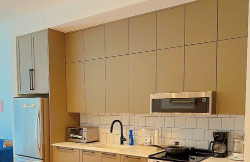 Surrey Apartamento | Pet friendly ! New 2 bedroom Condo at Surrey Central VAN