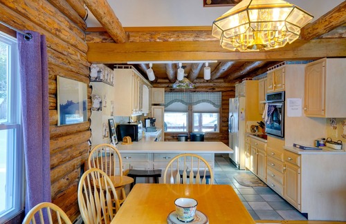 Maplecrest Casa | Pet-Friendly New York Cabin w/ Hot Tub & Game Room