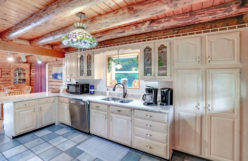 Maplecrest Casa | Pet-Friendly New York Cabin w/ Hot Tub & Game Room