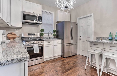 Weequahic Casa | Pet-Friendly Newark Townhome Near Airport!