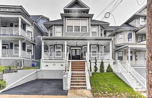 Weequahic Casa | Pet-Friendly Newark Townhome Near Airport!