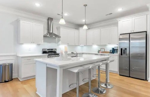 East Ocean View Casa | Pet Friendly; Newly Built; 1 Block to the Beach