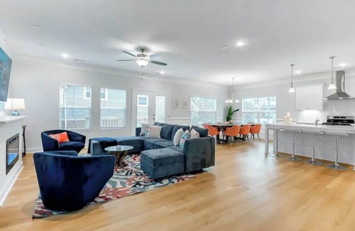 East Ocean View Casa | Pet Friendly; Newly Built; 1 Block to the Beach
