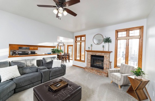 Suamico Casa | Pet Friendly NFL Draft Rental - sleeps 6