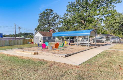 Dogwood Park Apartamento | Pet Friendly! Norfork Lake Getaway with Fire Pit