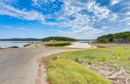 Dogwood Park Apartamento | Pet Friendly! Norfork Lake Getaway with Fire Pit