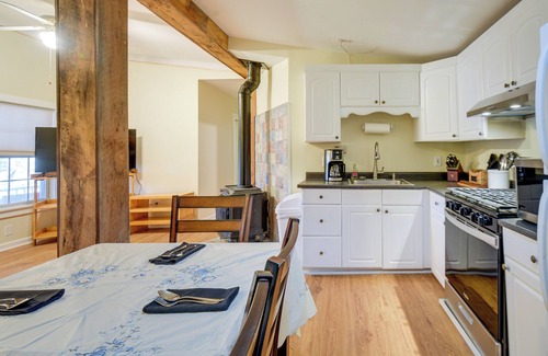 North Conway Cabaña | Pet-Friendly North Conway Cottage - Hike & Ski!
