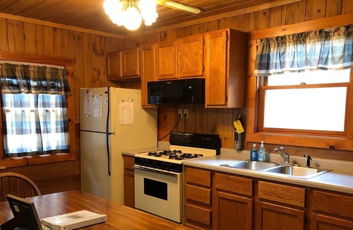 Arbor Vitae Cabina | Pet- Friendly Northwoods Cabin At Old Stoney's Resort On Big Arbor Vitae Lake!