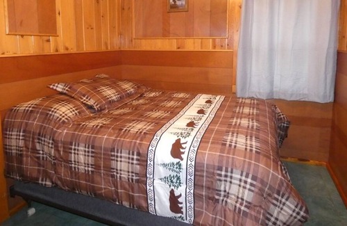 Arbor Vitae Cabina | Pet- Friendly Northwoods Cabin At Old Stoney's Resort On Big Arbor Vitae Lake!