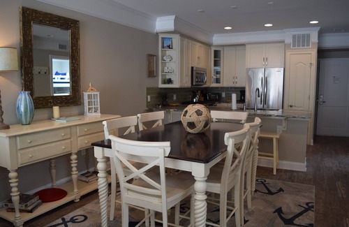 Dewey Beach Condominio | Se admiten mascotas Vistas a la bahía y al océano Nuevo condominio de 2 dormitorios para 6 personas Dos piscinas comunitarias Área de parrillas Fogata y vistas al océano