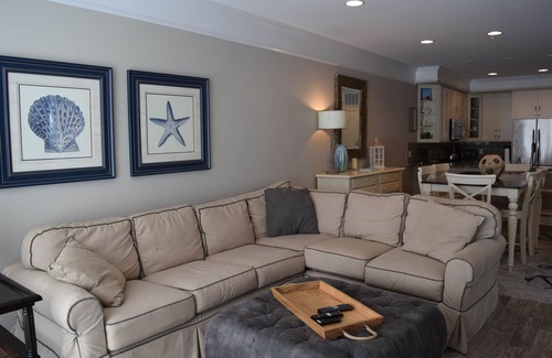 Dewey Beach Condominio | Se admiten mascotas Vistas a la bahía y al océano Nuevo condominio de 2 dormitorios para 6 personas Dos piscinas comunitarias Área de parrillas Fogata y vistas al océano