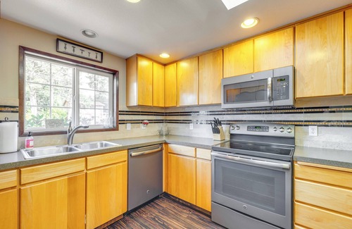 Ocean Park Casa | Pet-Friendly Ocean Park Rental w/ Outdoor Fire Pit