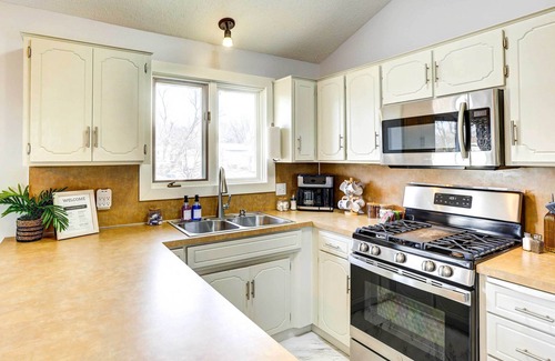 Omaha Casa | Pet-Friendly Omaha Vacation Rental w/ Deck!