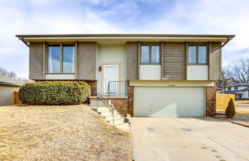 Omaha Casa | Pet-Friendly Omaha Vacation Rental with Deck!