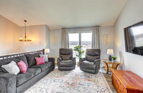 Omaha Casa | Pet-Friendly Omaha Vacation Rental with Deck!
