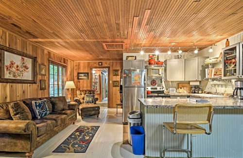 Harbor Springs Cabaña | 'One Crow Cottage' 1BR Good Hart House!