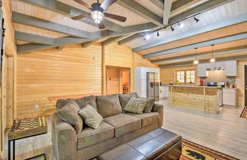 Otto Casa | Pet-Friendly Otto Mountain Cabin with Fireplace!