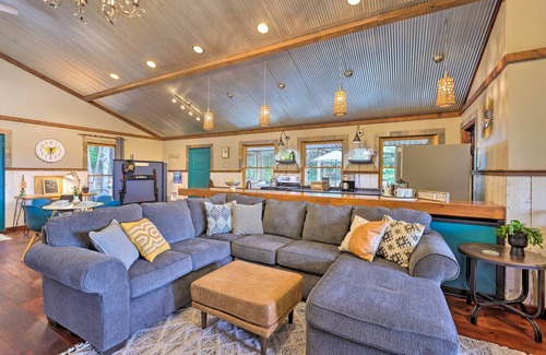 Fremont County Cabaña | Pet-friendly Outdoor Paradise w/ Grill, Decks