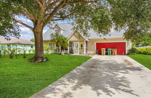 Fort Myers Apartamento | Pet-Friendly Outdoor Space + Parking