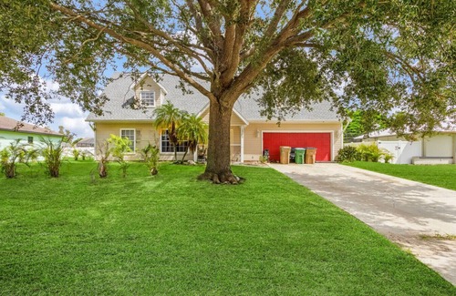 Fort Myers Apartamento | Pet-Friendly Outdoor Space + Parking
