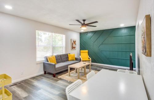Lenexa Apartamento | Pet-Friendly Overland Park Condo with Pool Access!