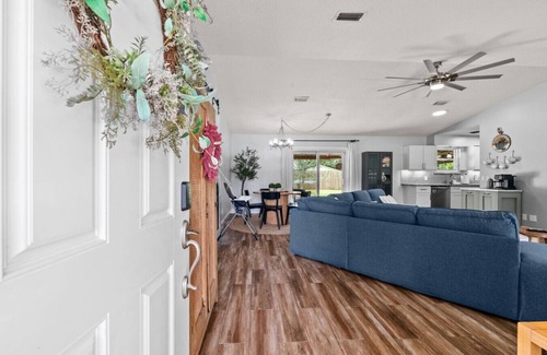 Golden Glades - The Woods Casa | Pet-Friendly Paradise | Pool Backyard Oasis 3BR