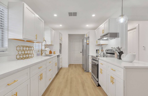 Bradenton Casa | Pet Friendly Paradise in Bradenton- Heated pool, Fully fenced yard