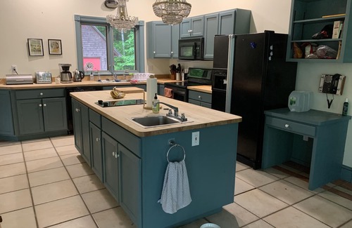 Purgatory Casa | Pet-Friendly, Peaceful 3-Bedroom Vacation Home on Cobboseecontee Lake