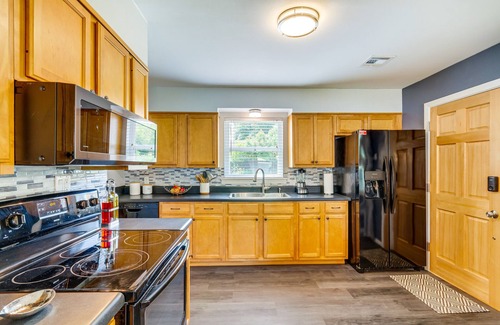 Southeast Pensacola Casa | Pet-Friendly Pensacola Home w/ Sunny Backyard!