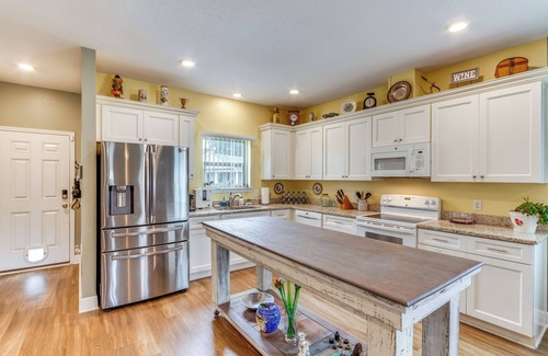 Warrington Casa | Pet-Friendly Pensacola Home ~ 2 Mi to Bruce Beach!