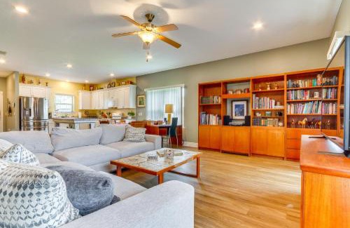 Warrington Casa | Pet-Friendly Pensacola Home about 2 Mi to Bruce Beach!