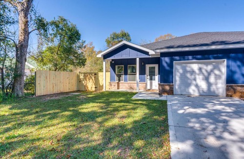 Ensley Casa | Pet-Friendly Pensacola Home Central Location