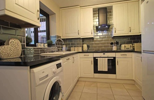 Chester Casa | The Barwoods - Modern Spacious Home in Chester - Parking
