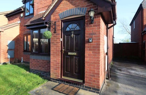 Chester Casa | The Barwoods - Modern Spacious Home in Chester - Parking