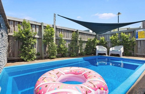 Maroochydore Casa | Pet Friendly, Pool and More in Maroochydore