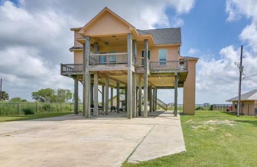 Lakeview Jefferson County Casa | Pet-Friendly Port Arthur Retreat with Fishing Pier!