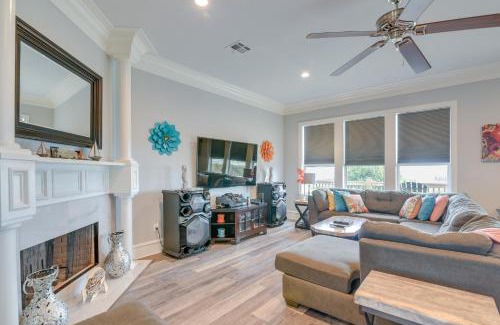 Lakeview Jefferson County Casa | Pet-Friendly Port Arthur Retreat with Fishing Pier!
