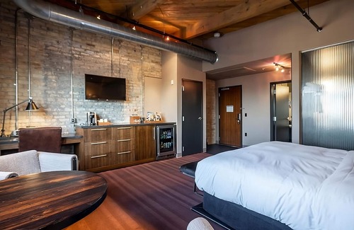 Fifth Ward Hotel | Pet-friendly Premium Loft King at The Iron Horse Hotel!